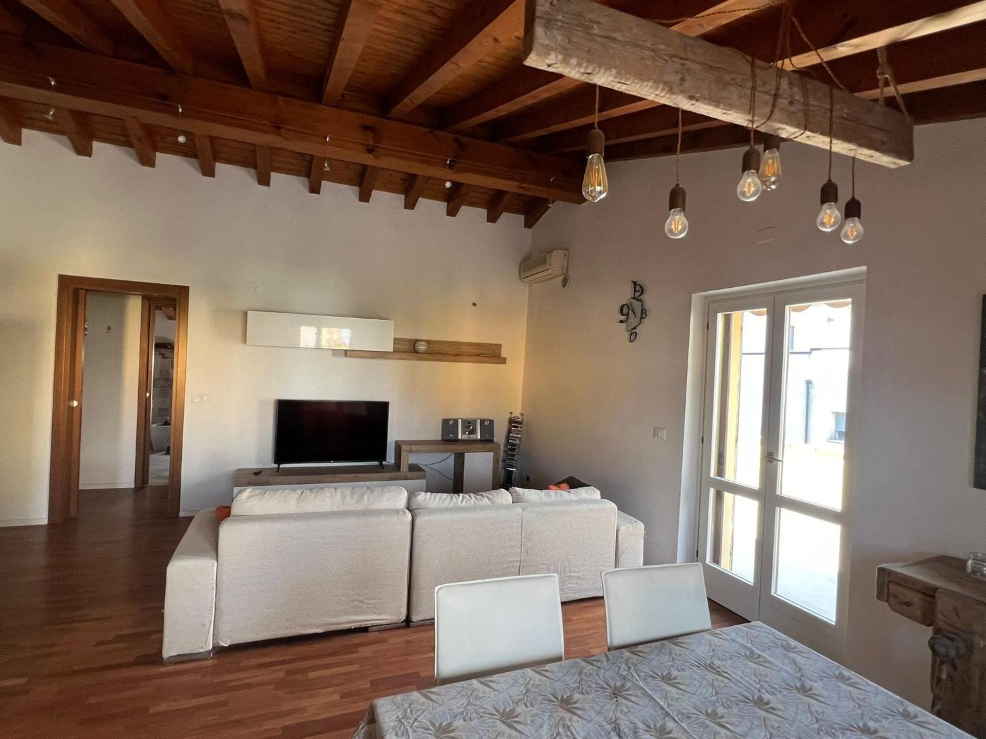 Terrazza Su Volta Mantovana Luaran gambar